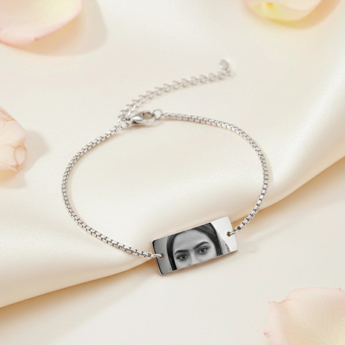 Eyes Engraved Bracelet