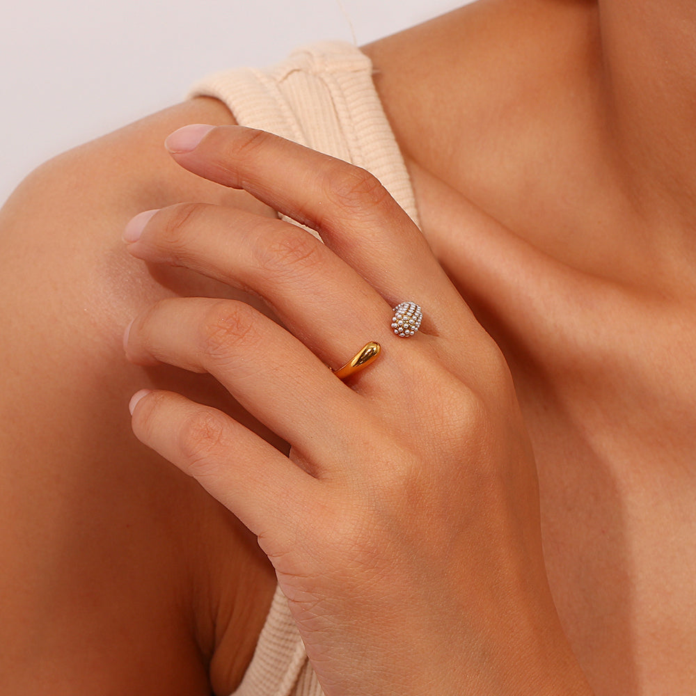 Eau Adjustable Pearl Drop Ring